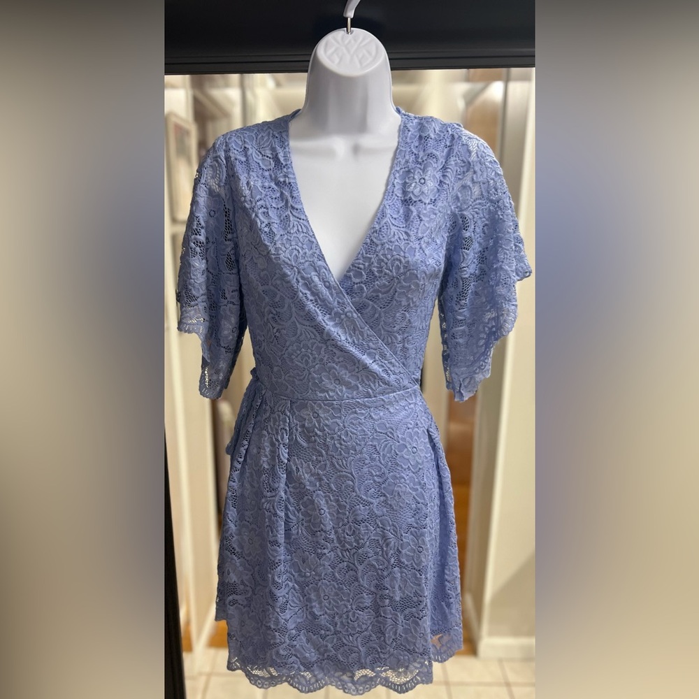Brand: Francesca’s
Size: XXS
Has some fraying of the fabric shown (last picture)